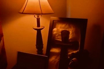 a lamp that is sitting in a dark room