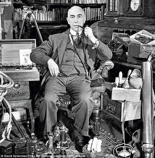an old photo of Harry Price